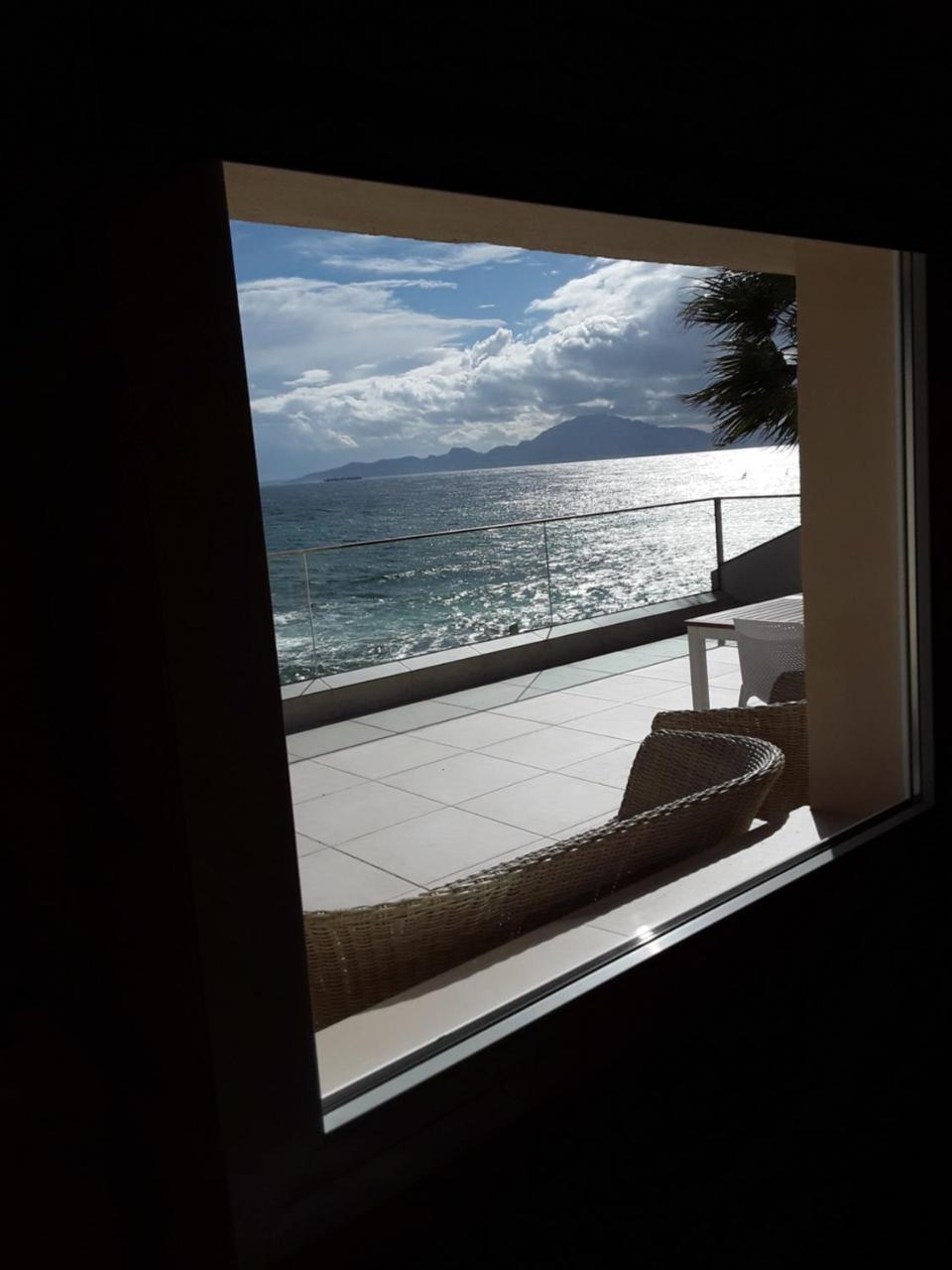 Punta Carnero Hostal Альхесирас Экстерьер фото